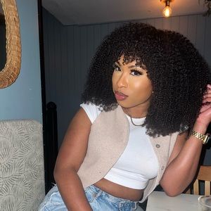 Meet your Posher, Janiba